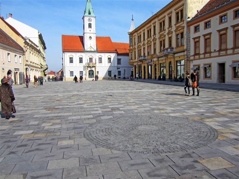 Obilježeni dio nekadašnjeg zdenca na glavnom gradskom trgu